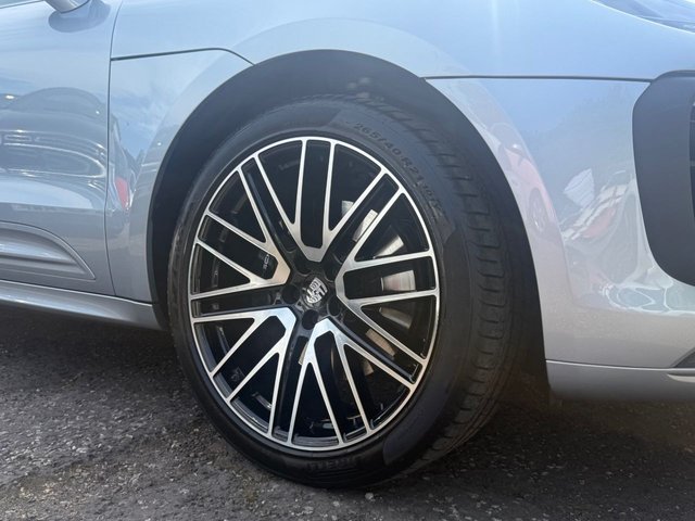 2024 PORSCHE MACAN - Photo 9