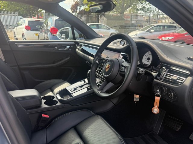 2024 PORSCHE MACAN - Photo 5