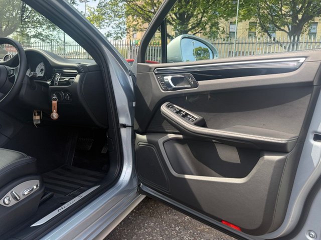 2024 PORSCHE MACAN - Photo 12