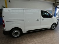 USED 2020 69 PEUGEOT EXPERT 1.5 BLUEHDI 100 PROFESSIONAL L1 102 BHP 3 SEATS SAT NAV AIR CON  PARKING SENSORS ROOF RACK PIPE CARRIER PLYLINED BULKHEAD 1 OWNER SERVICE HISTORY 6 MONTHS WARRANTY
