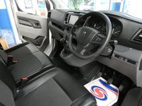 USED 2020 69 PEUGEOT EXPERT 1.5 BLUEHDI 100 PROFESSIONAL L1 102 BHP 3 SEATS SAT NAV AIR CON  PARKING SENSORS ROOF RACK PIPE CARRIER PLYLINED BULKHEAD 1 OWNER SERVICE HISTORY 6 MONTHS WARRANTY