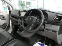USED 2020 69 PEUGEOT EXPERT 1.5 BLUEHDI 100 PROFESSIONAL L1 102 BHP 3 SEATS SAT NAV AIR CON  PARKING SENSORS ROOF RACK PIPE CARRIER PLYLINED BULKHEAD 1 OWNER SERVICE HISTORY 6 MONTHS WARRANTY