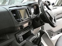 USED 2020 69 PEUGEOT EXPERT 1.5 BLUEHDI 100 PROFESSIONAL L1 102 BHP 3 SEATS SAT NAV AIR CON  PARKING SENSORS ROOF RACK PIPE CARRIER PLYLINED BULKHEAD 1 OWNER SERVICE HISTORY 6 MONTHS WARRANTY