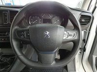 USED 2020 69 PEUGEOT EXPERT 1.5 BLUEHDI 100 PROFESSIONAL L1 102 BHP 3 SEATS SAT NAV AIR CON  PARKING SENSORS ROOF RACK PIPE CARRIER PLYLINED BULKHEAD 1 OWNER SERVICE HISTORY 6 MONTHS WARRANTY