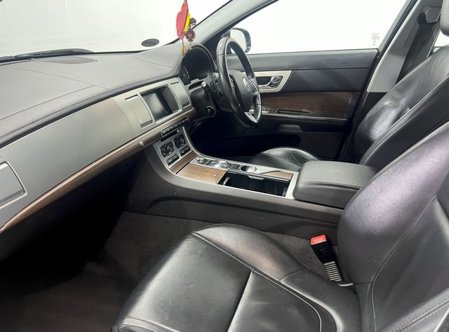 2013 JAGUAR XF - Photo 11