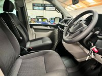 USED 2018 68 VOLKSWAGEN TRANSPORTER SHUTTLE 2.0 T32 TDI SHUTTLE S BMT 5d 101 BHP 