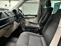 USED 2018 68 VOLKSWAGEN TRANSPORTER SHUTTLE 2.0 T32 TDI SHUTTLE S BMT 5d 101 BHP 