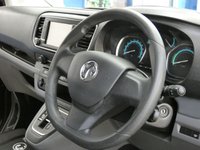 USED 2021 71 VAUXHALL VIVARO LIFE 50kWh Combi Auto LWB 5dr (9 Seat, 7.4kW Charger) 9 SEATS BLUETOOTH CRUISE CONTROL PARKING SENSORS 1 OWNER VAUXHALL WARRANTY