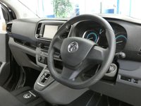 USED 2021 71 VAUXHALL VIVARO LIFE 50kWh Combi Auto LWB 5dr (9 Seat, 7.4kW Charger) 9 SEATS BLUETOOTH CRUISE CONTROL PARKING SENSORS 1 OWNER VAUXHALL WARRANTY