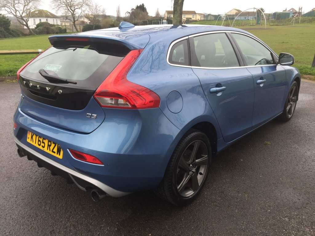 USED 2016 65 VOLVO V40 2.0 D3 R-DESIGN NAV 5d 148 BHP DAB + SAT NAV