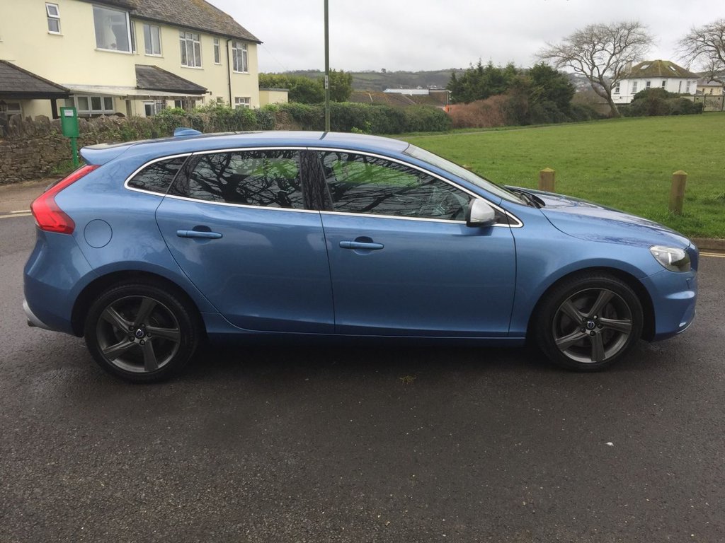 USED 2016 65 VOLVO V40 2.0 D3 R-DESIGN NAV 5d 148 BHP DAB + SAT NAV