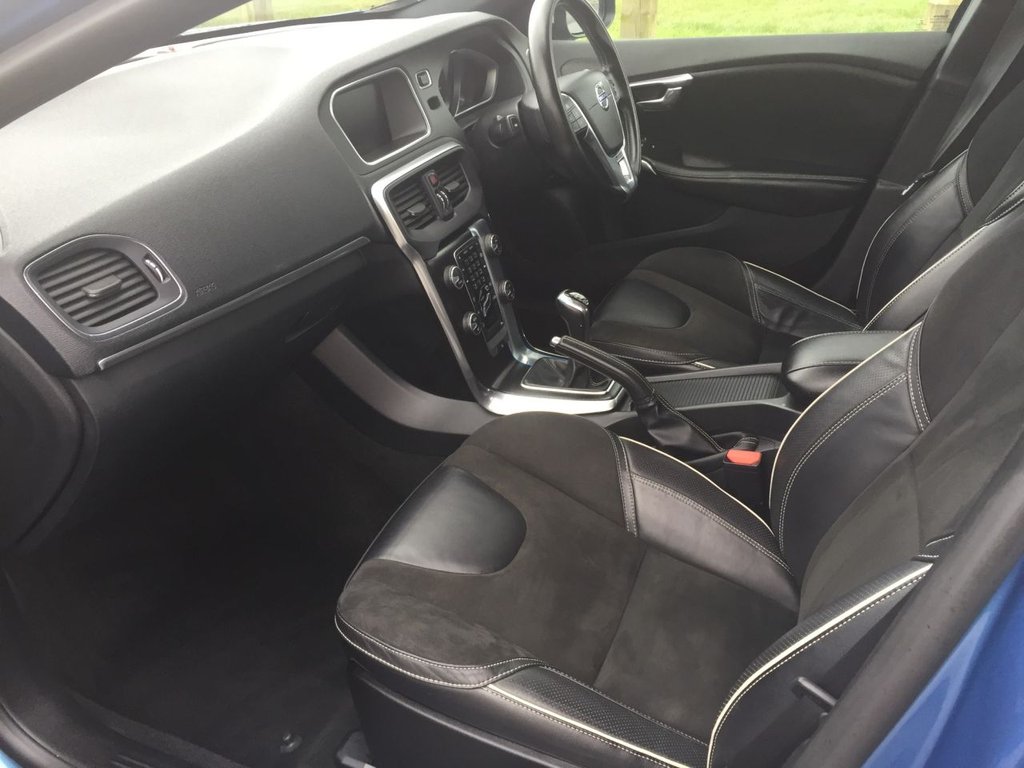 USED 2016 65 VOLVO V40 2.0 D3 R-DESIGN NAV 5d 148 BHP DAB + SAT NAV