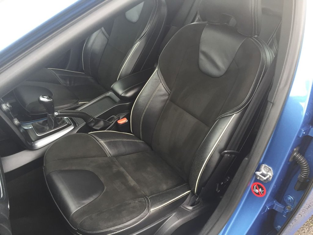 USED 2016 65 VOLVO V40 2.0 D3 R-DESIGN NAV 5d 148 BHP DAB + SAT NAV