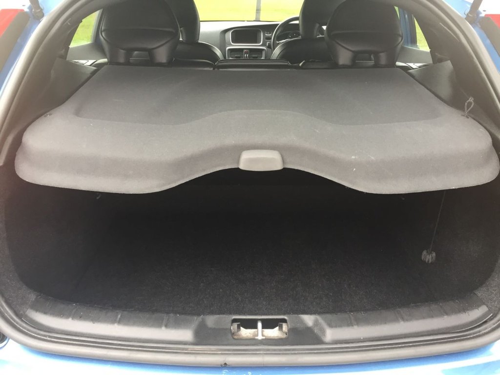 USED 2016 65 VOLVO V40 2.0 D3 R-DESIGN NAV 5d 148 BHP DAB + SAT NAV
