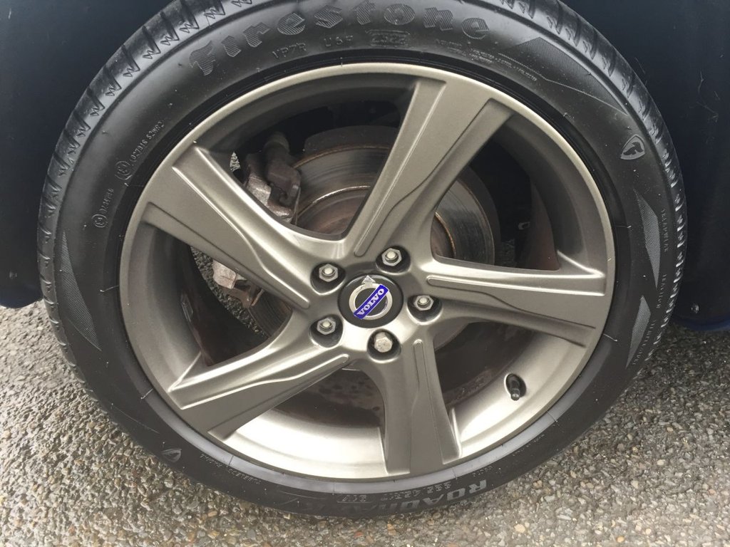 USED 2016 65 VOLVO V40 2.0 D3 R-DESIGN NAV 5d 148 BHP DAB + SAT NAV