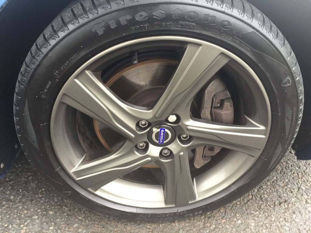 USED 2016 65 VOLVO V40 2.0 D3 R-DESIGN NAV 5d 148 BHP DAB + SAT NAV