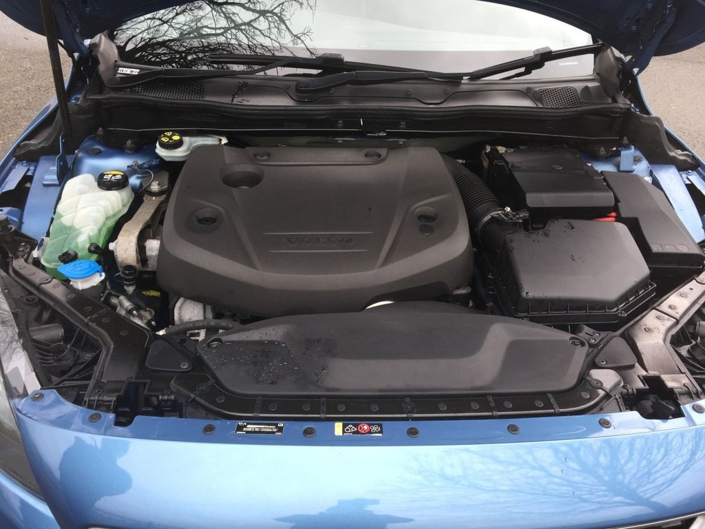 USED 2016 65 VOLVO V40 2.0 D3 R-DESIGN NAV 5d 148 BHP DAB + SAT NAV