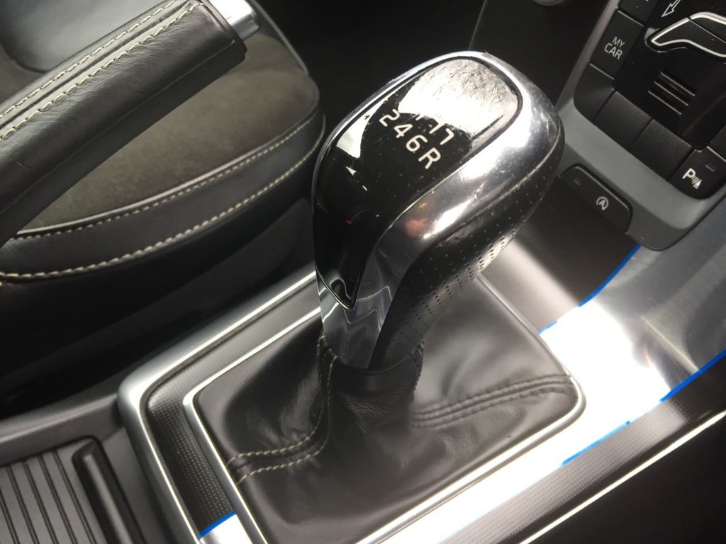 USED 2016 65 VOLVO V40 2.0 D3 R-DESIGN NAV 5d 148 BHP DAB + SAT NAV