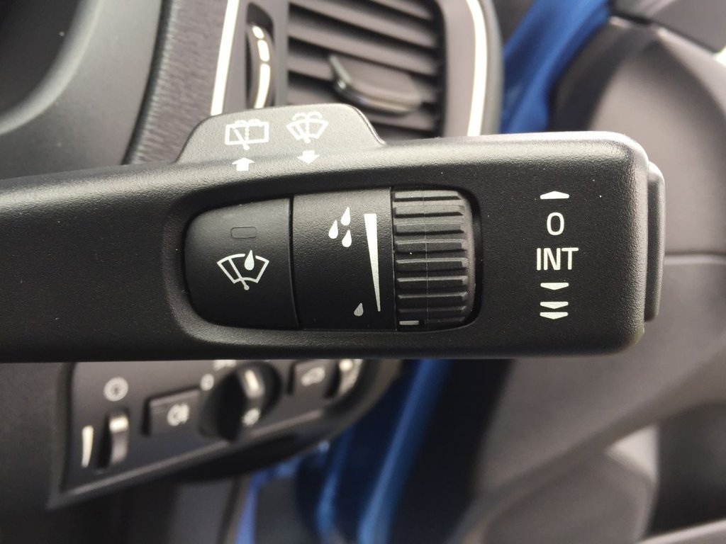 USED 2016 65 VOLVO V40 2.0 D3 R-DESIGN NAV 5d 148 BHP DAB + SAT NAV