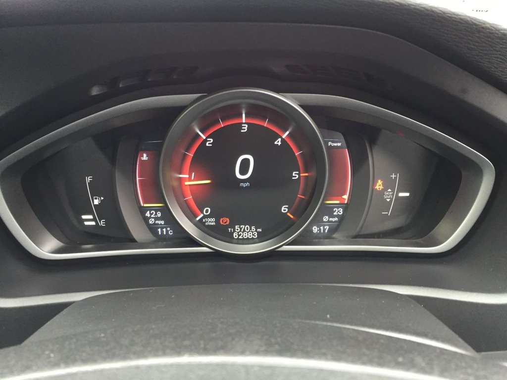 USED 2016 65 VOLVO V40 2.0 D3 R-DESIGN NAV 5d 148 BHP DAB + SAT NAV