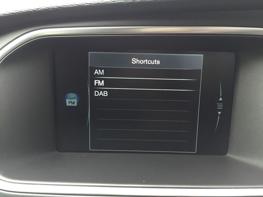 USED 2016 65 VOLVO V40 2.0 D3 R-DESIGN NAV 5d 148 BHP DAB + SAT NAV