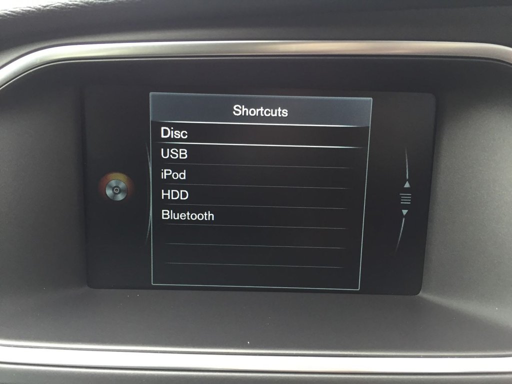 USED 2016 65 VOLVO V40 2.0 D3 R-DESIGN NAV 5d 148 BHP DAB + SAT NAV
