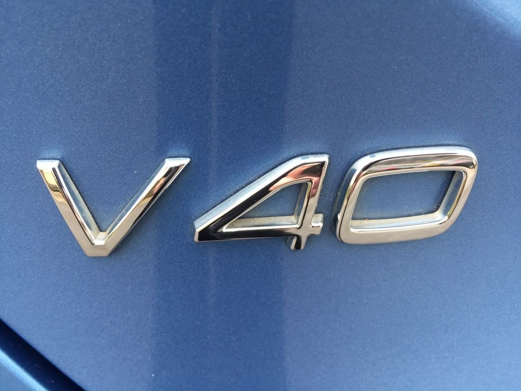USED 2016 65 VOLVO V40 2.0 D3 R-DESIGN NAV 5d 148 BHP DAB + SAT NAV