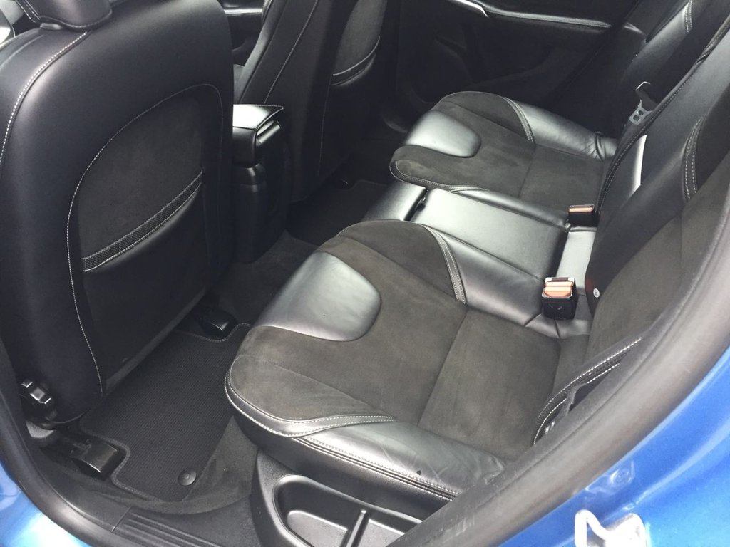 USED 2016 65 VOLVO V40 2.0 D3 R-DESIGN NAV 5d 148 BHP DAB + SAT NAV