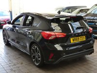 USED 2019 69 FORD FOCUS 1.0 ST-LINE X 5d 125 BHP BIG SPEC SAT NAV HEAD UP DISPLAY REAR VIEW CAMERA PART LEATHER ELECTRIC SEATS HEATED SEATS HEATED STEERING WHEEL CRUISE PARK ASSIST PARKING SENSORS 1 OWNER EXCELLENT SERVICE HISTORY