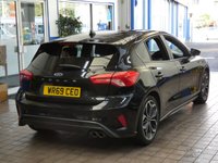 USED 2019 69 FORD FOCUS 1.0 ST-LINE X 5d 125 BHP BIG SPEC SAT NAV HEAD UP DISPLAY REAR VIEW CAMERA PART LEATHER ELECTRIC SEATS HEATED SEATS HEATED STEERING WHEEL CRUISE PARK ASSIST PARKING SENSORS 1 OWNER EXCELLENT SERVICE HISTORY