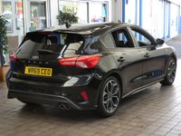 USED 2019 69 FORD FOCUS 1.0 ST-LINE X 5d 125 BHP BIG SPEC SAT NAV HEAD UP DISPLAY REAR VIEW CAMERA PART LEATHER ELECTRIC SEATS HEATED SEATS HEATED STEERING WHEEL CRUISE PARK ASSIST PARKING SENSORS 1 OWNER EXCELLENT SERVICE HISTORY