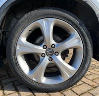 USED 2007 07 HONDA CR-V 2.2 I-CTDI ES 5d 139 BHP Experience the epitome of reliability with the 2007 Honda CR-V 2.2 I-CTDI ES. This metallic silver beauty has gracefully covered 233,000 miles, a testament to Honda's renowned durability.