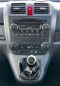 USED 2007 07 HONDA CR-V 2.2 I-CTDI ES 5d 139 BHP Experience the epitome of reliability with the 2007 Honda CR-V 2.2 I-CTDI ES. This metallic silver beauty has gracefully covered 233,000 miles, a testament to Honda's renowned durability.