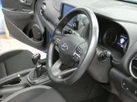 USED 2020 70 HYUNDAI KONA 1.0 PREMIUM 5d 118 BHP STUNNING EXAMPLE SAT NAV REAR CAMERA CRUISE CONTROL PARKING SENSORS 1 OWNER HYUNDAI WARRANTY TILL NOV 2025