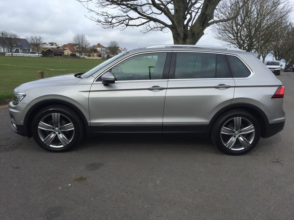 USED 2017 17 VOLKSWAGEN TIGUAN 2.0 SEL TDI BLUEMOTION TECHNOLOGY DSG 5d 148 BHP HEATED SEATS + SAT NAV + DAB