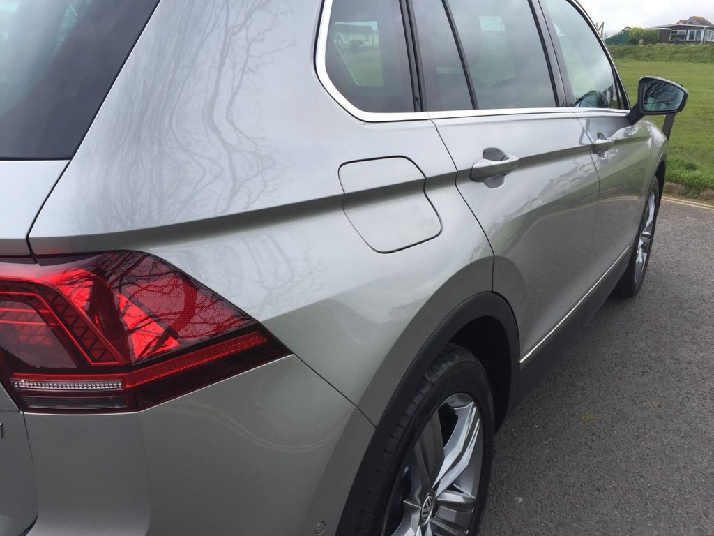 USED 2017 17 VOLKSWAGEN TIGUAN 2.0 SEL TDI BLUEMOTION TECHNOLOGY DSG 5d 148 BHP HEATED SEATS + SAT NAV + DAB