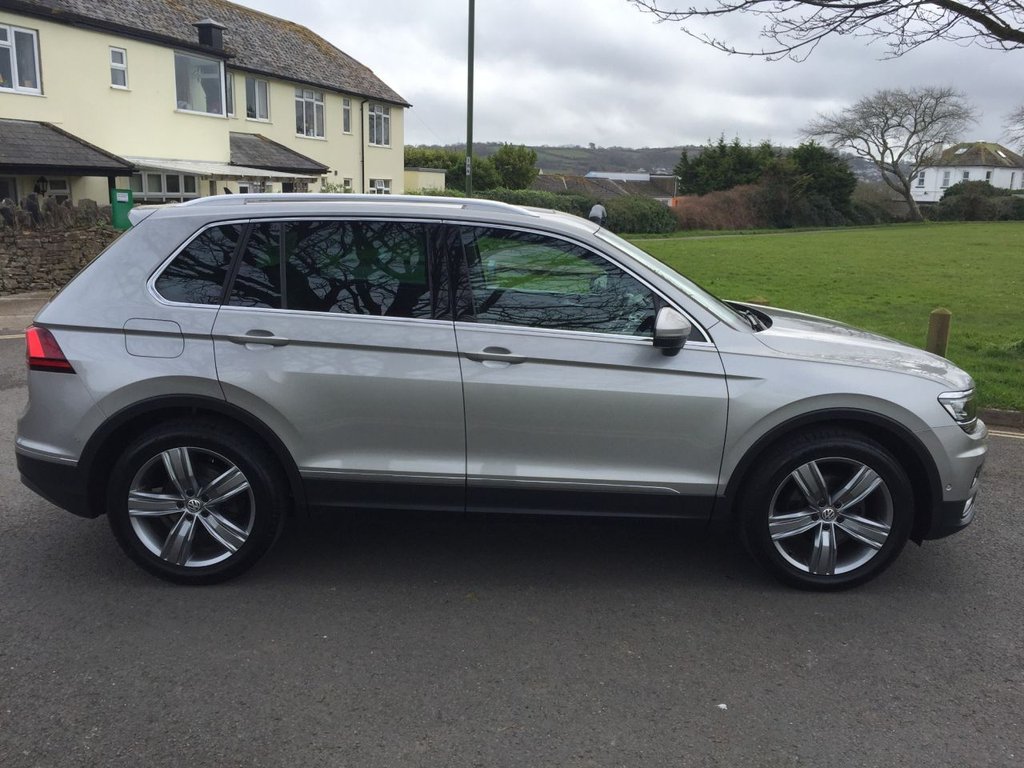 USED 2017 17 VOLKSWAGEN TIGUAN 2.0 SEL TDI BLUEMOTION TECHNOLOGY DSG 5d 148 BHP HEATED SEATS + SAT NAV + DAB