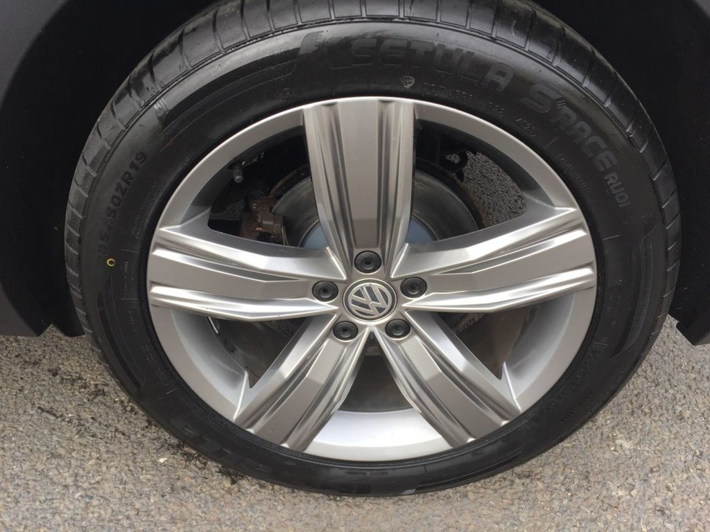 USED 2017 17 VOLKSWAGEN TIGUAN 2.0 SEL TDI BLUEMOTION TECHNOLOGY DSG 5d 148 BHP HEATED SEATS + SAT NAV + DAB