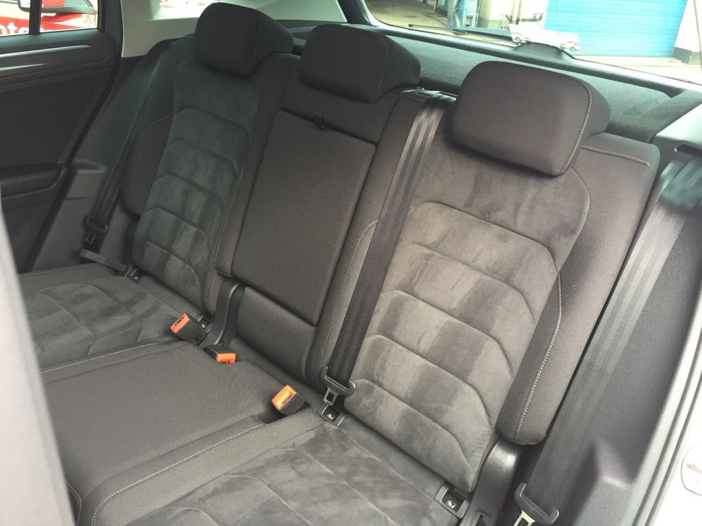 USED 2017 17 VOLKSWAGEN TIGUAN 2.0 SEL TDI BLUEMOTION TECHNOLOGY DSG 5d 148 BHP HEATED SEATS + SAT NAV + DAB