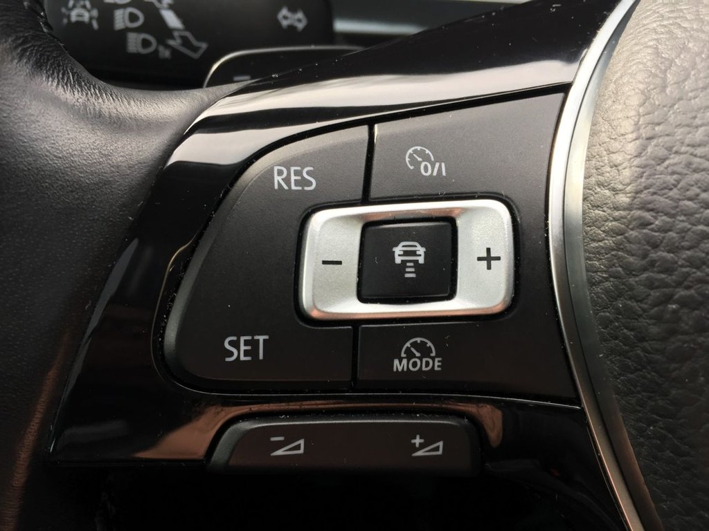 USED 2017 17 VOLKSWAGEN TIGUAN 2.0 SEL TDI BLUEMOTION TECHNOLOGY DSG 5d 148 BHP HEATED SEATS + SAT NAV + DAB