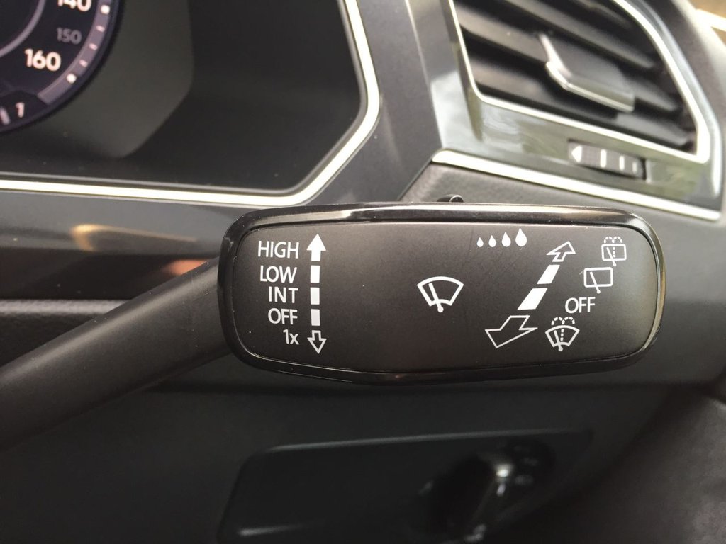USED 2017 17 VOLKSWAGEN TIGUAN 2.0 SEL TDI BLUEMOTION TECHNOLOGY DSG 5d 148 BHP HEATED SEATS + SAT NAV + DAB