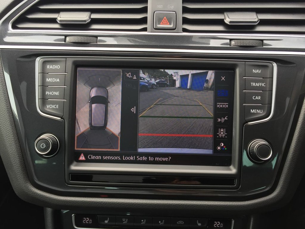 USED 2017 17 VOLKSWAGEN TIGUAN 2.0 SEL TDI BLUEMOTION TECHNOLOGY DSG 5d 148 BHP HEATED SEATS + SAT NAV + DAB