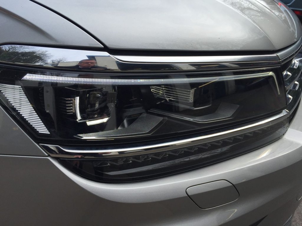 USED 2017 17 VOLKSWAGEN TIGUAN 2.0 SEL TDI BLUEMOTION TECHNOLOGY DSG 5d 148 BHP HEATED SEATS + SAT NAV + DAB