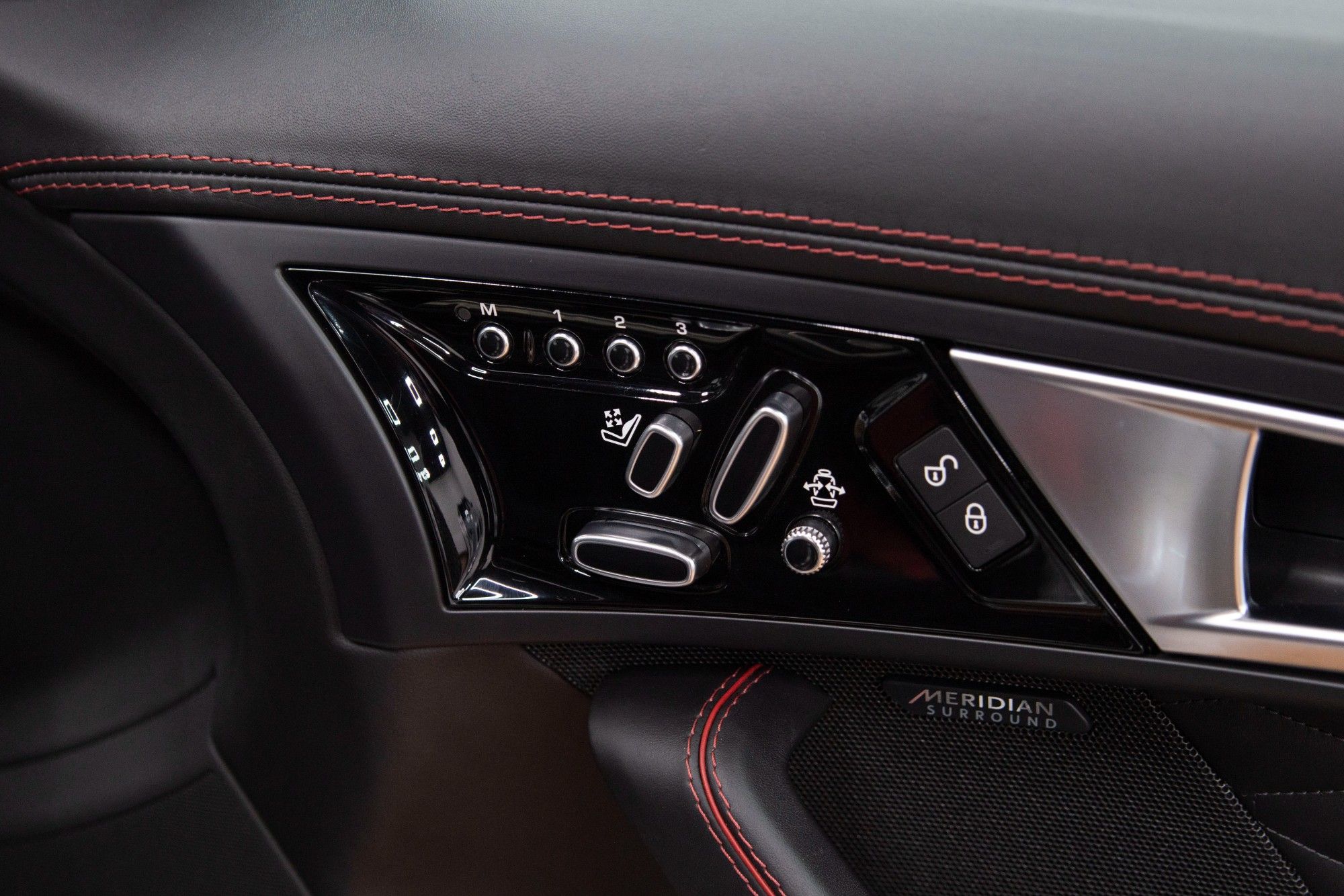 USED 2016 66 JAGUAR F-TYPE 5.0 V8 SVR 