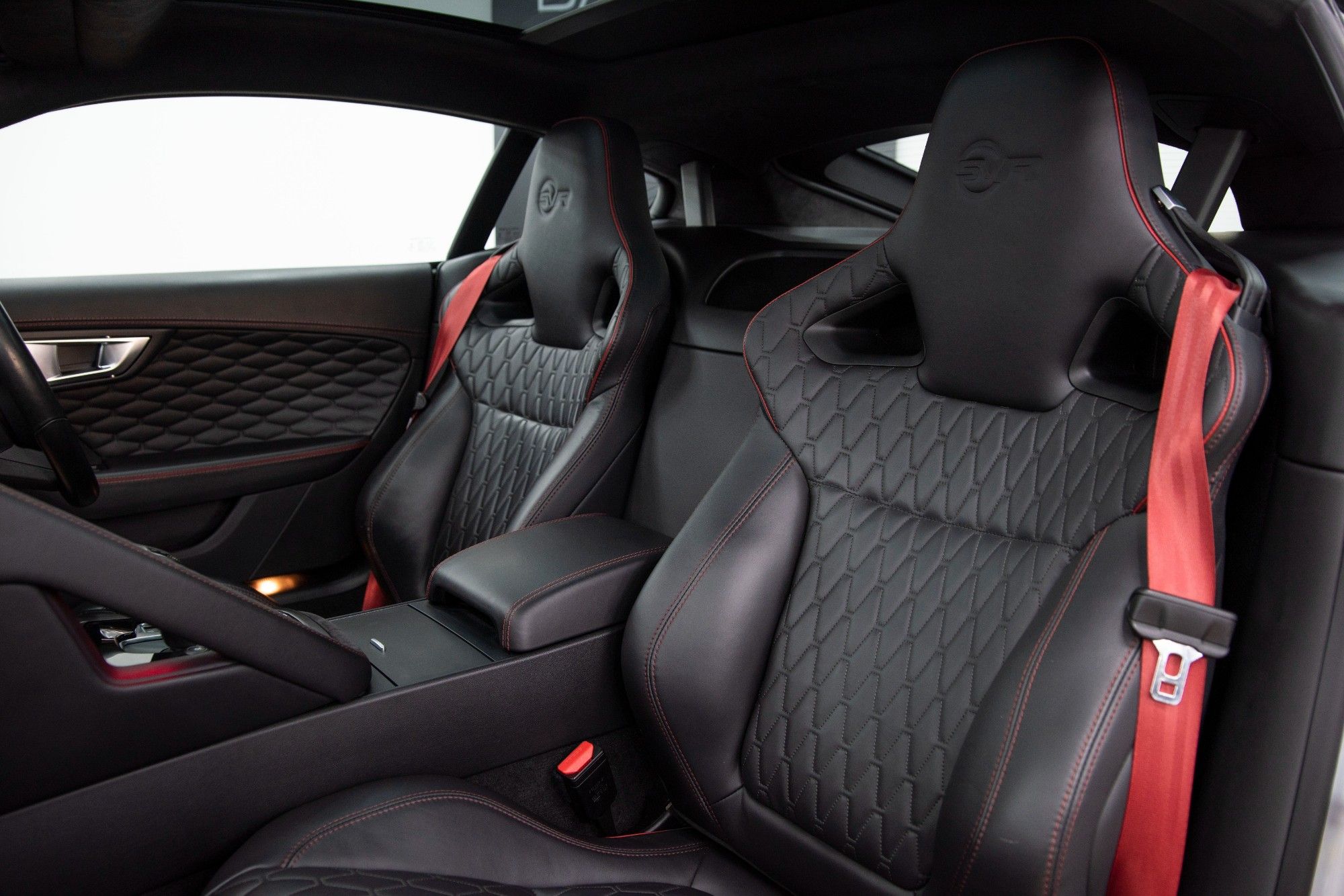 USED 2016 66 JAGUAR F-TYPE 5.0 V8 SVR 