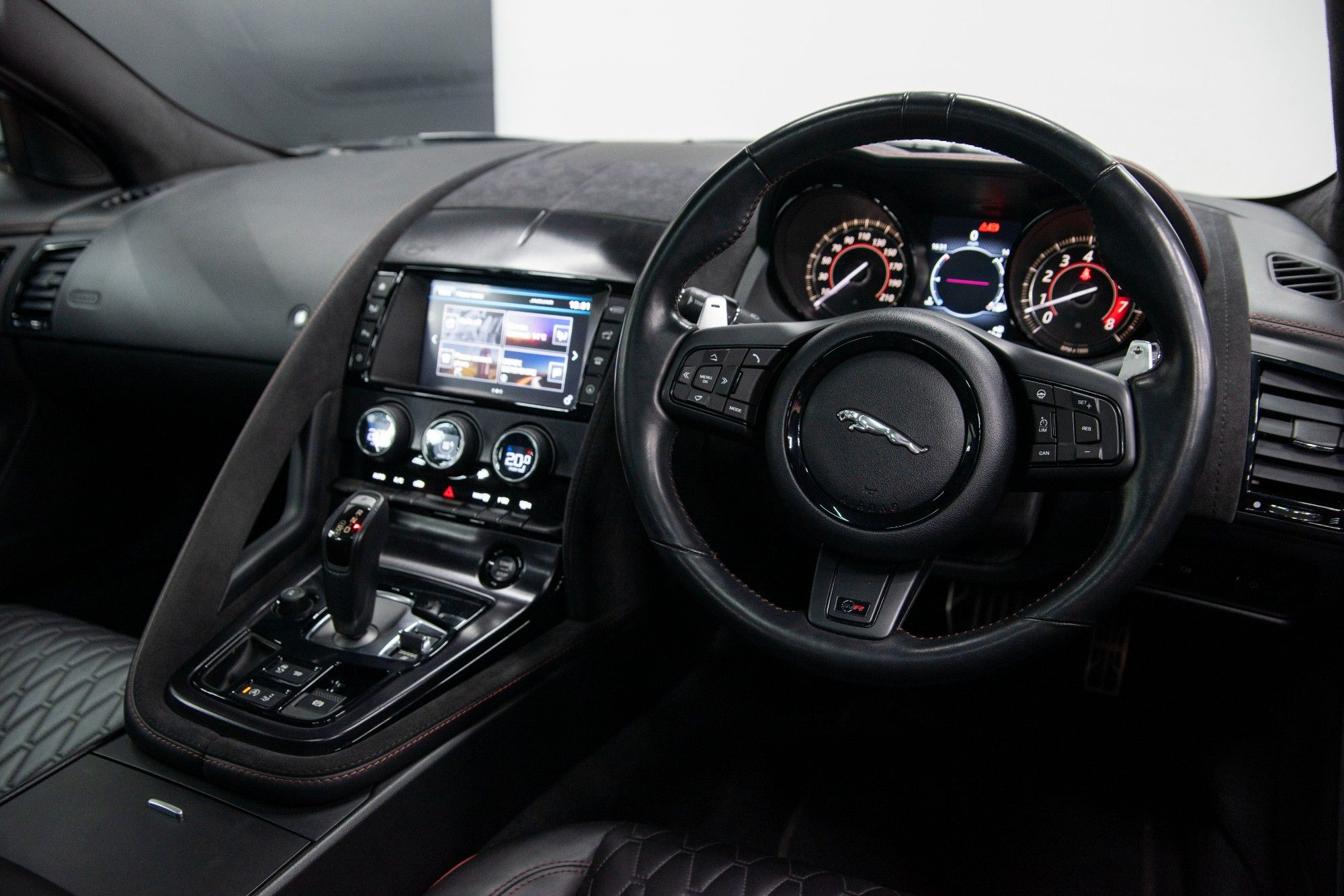 USED 2016 66 JAGUAR F-TYPE 5.0 V8 SVR 