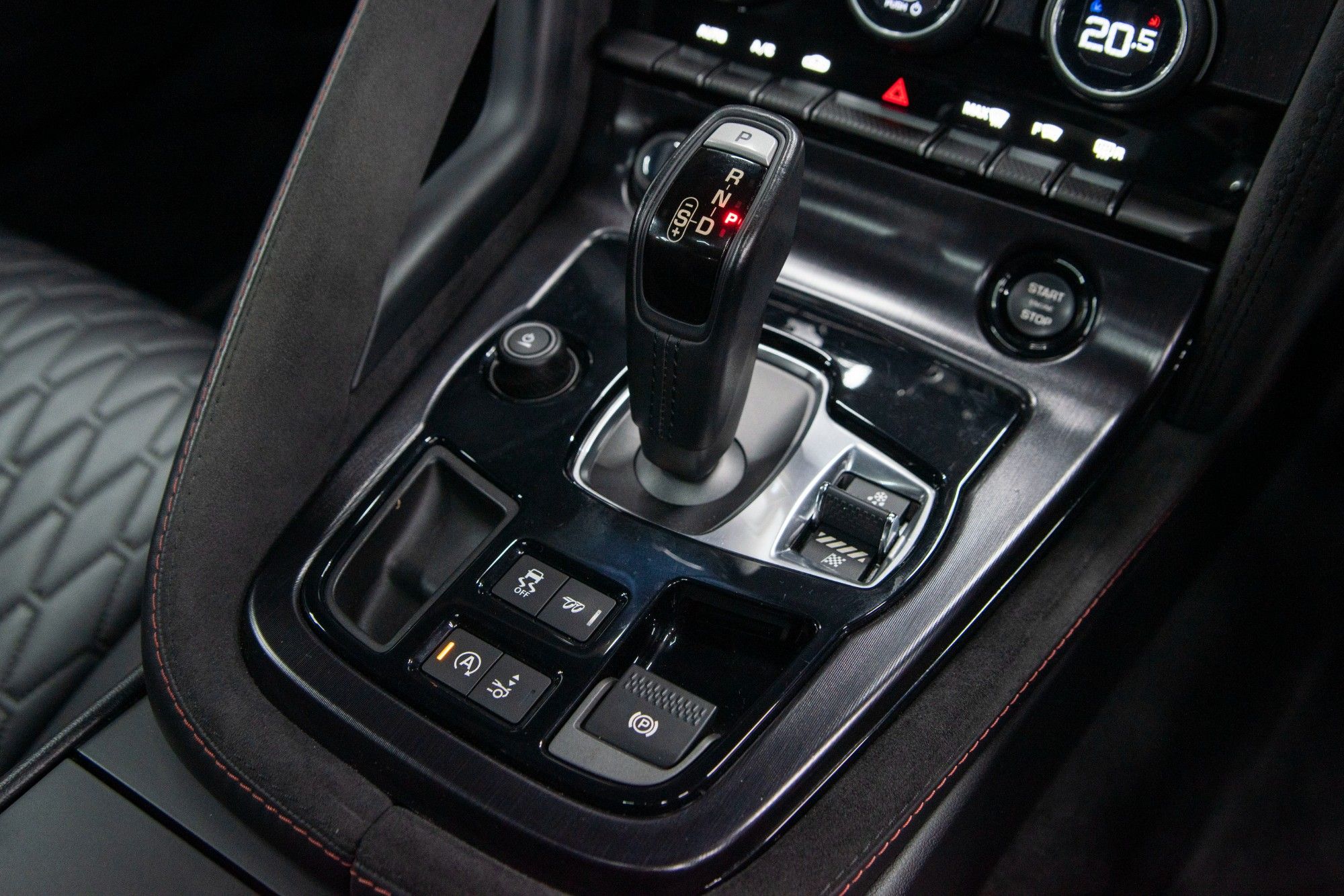 USED 2016 66 JAGUAR F-TYPE 5.0 V8 SVR 