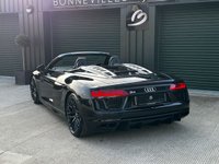 USED 2016 66 AUDI R8 5.2 SPYDER V10 QUATTRO 2d 533 BHP 
