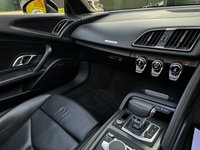 USED 2016 66 AUDI R8 5.2 SPYDER V10 QUATTRO 2d 533 BHP 