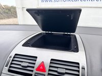 USED 2009 59 VOLKSWAGEN TOURAN 1.9 S TDI 5d 103 BHP www.suffolkcarcentre.co.uk - Located at Lowestoft
